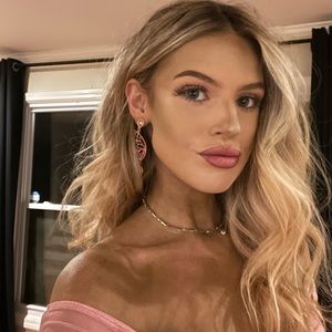 Meet your Posher, Mia